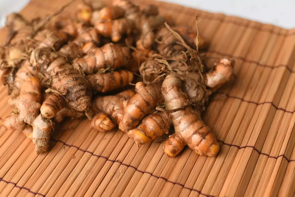 Benefits and Side Effects of Turmeric- roots form